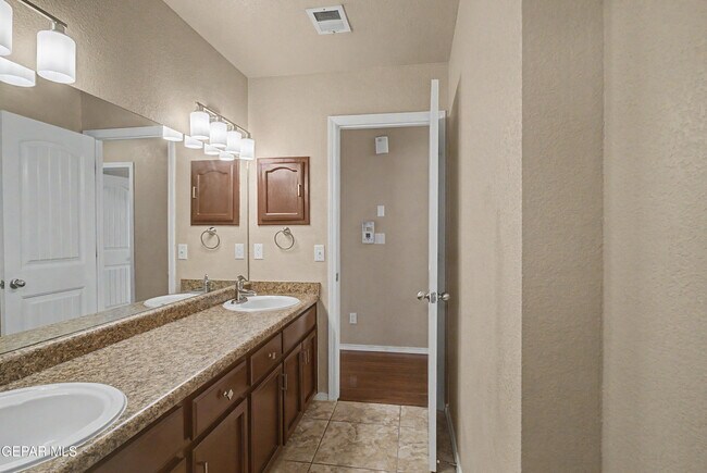 Building Photo - 12741 Tierra Monje Ln