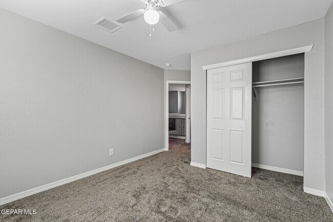 Building Photo - 2137 Shreya St