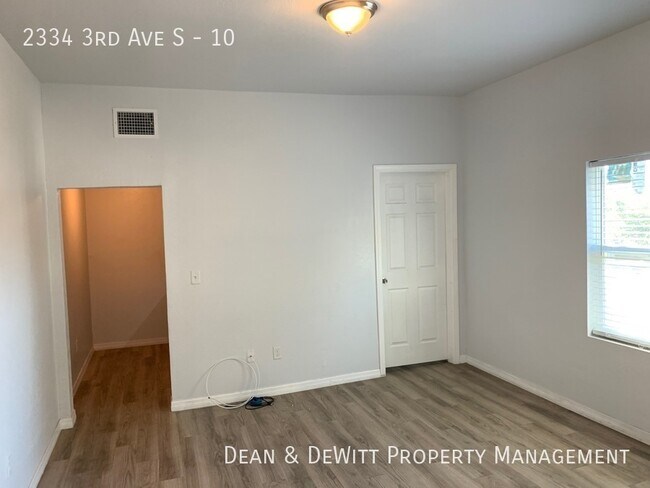 Building Photo - 2334 3rd Ave S