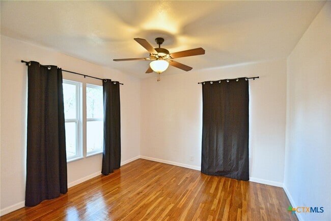 Building Photo - 571 W Merriweather St