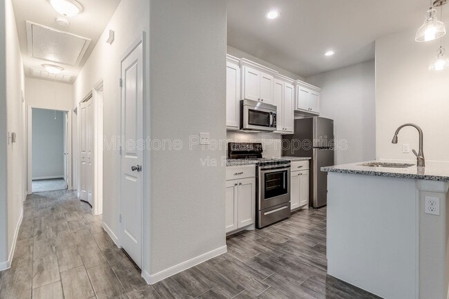 Building Photo - 2405 N Hickory St