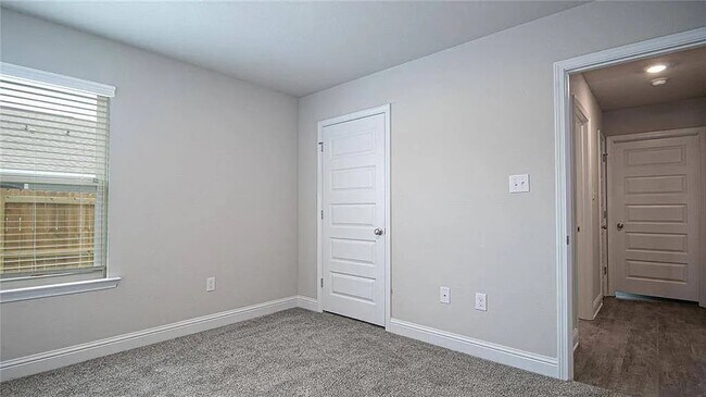 Building Photo - 2512 Thornbury Lp