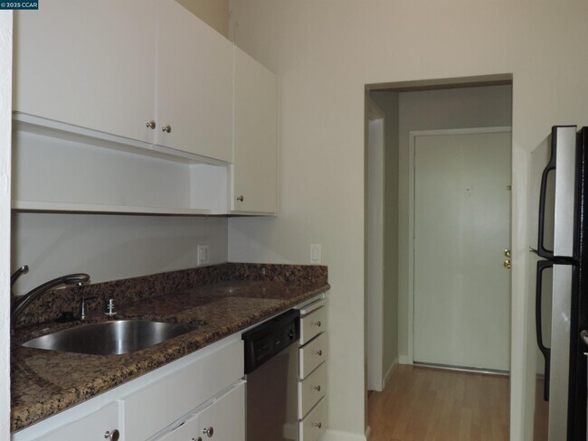 Building Photo - 310 N Civic Dr