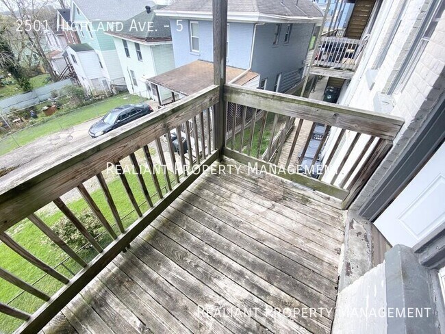 Building Photo - 2501 Highland Ave