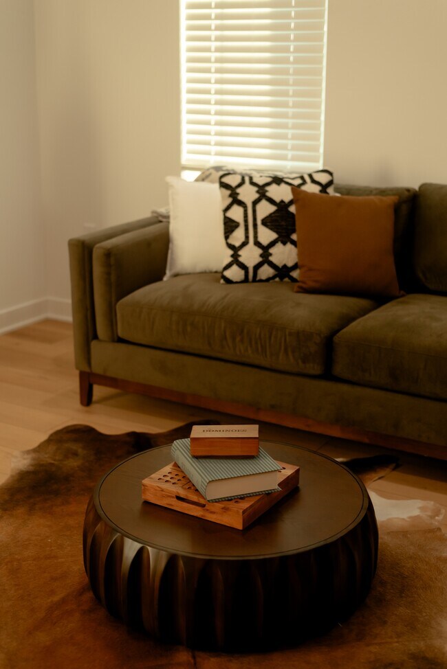 Building Photo - 1204 SW Franklin Dr