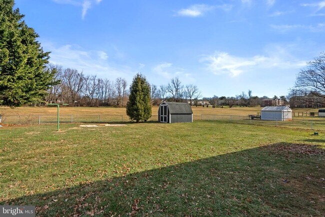 Building Photo - 3887 Shadywood Dr