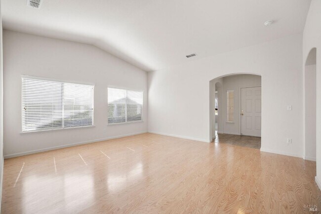 Building Photo - 332 Watson Hollow Dr