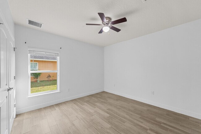 Building Photo - 531 Topeka Rd SW