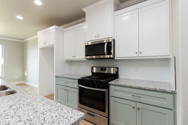 Building Photo - 2700 Tampa Bay Ave