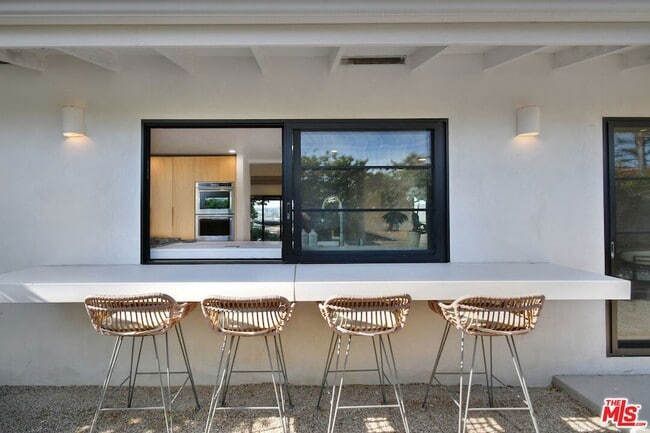 Building Photo - 2145 Linda Flora Dr