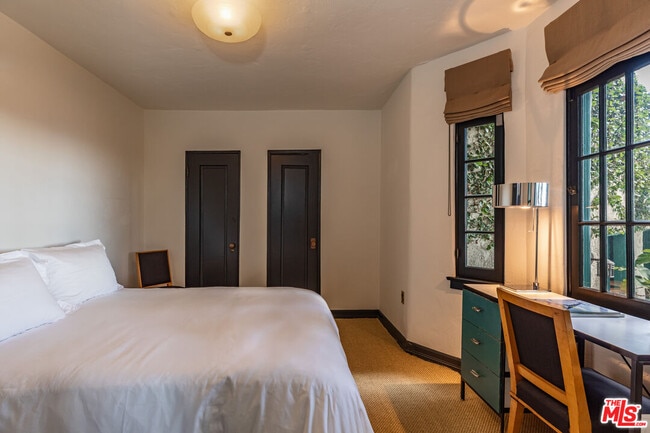 Building Photo - 8440 Harold Way