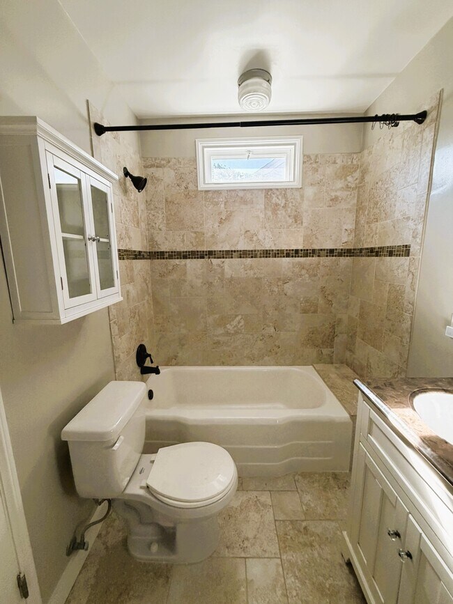 Building Photo - 1803 N Flower St