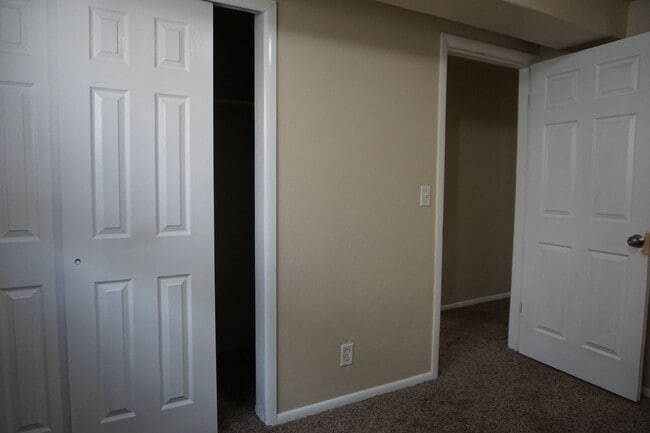 Building Photo - Updated West Valley City 5 bedroom Family Home