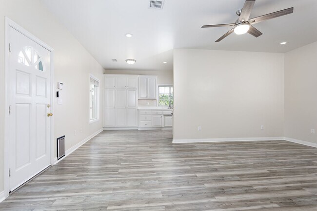 Building Photo - Fire Mountain 1 Bedroom with Private Patio