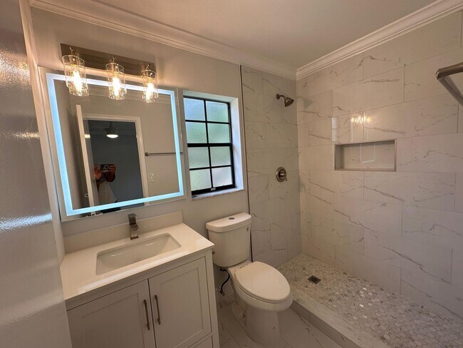 Building Photo - PGA National Beautiful 2 Bedroom 3 Bath Co...