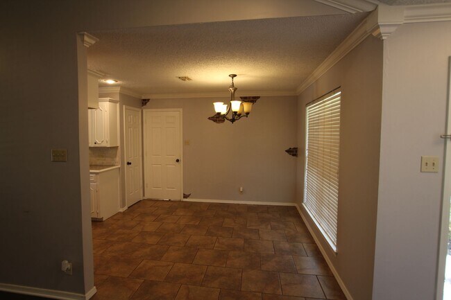 Building Photo - 3 Bedroom 2 Bath Home In Tyler ISD!