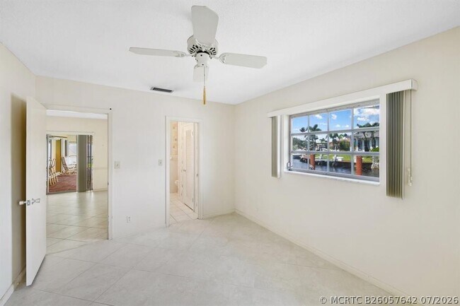 Building Photo - 4041 NE 27th Terrace