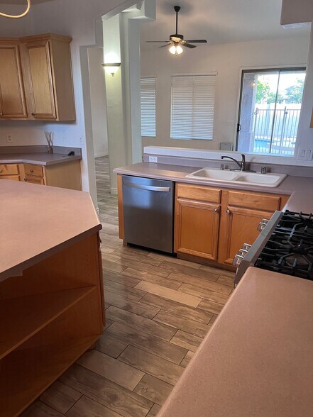 Building Photo - 221 E Arabian Dr