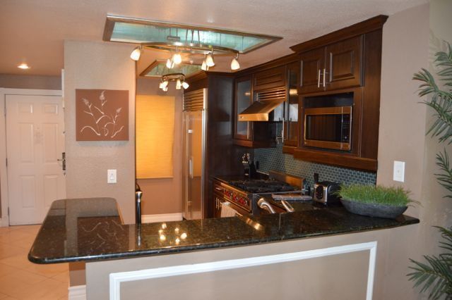 Building Photo - Meridian Furnished 2 Bd / 2 Ba Luxury Condo - Resort Style Living.