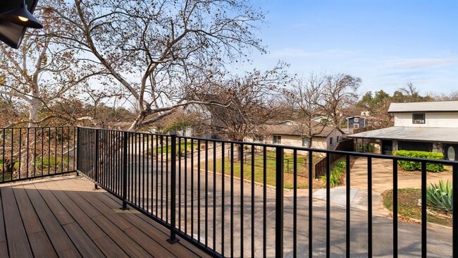 Building Photo - 4901 Gladeview Dr