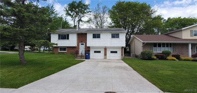 Primary Photo - 35 Tomcyn Dr