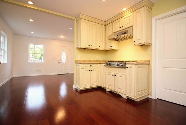 Building Photo - 2 Bedroom Home with Large Yard in SW Santa Rosa