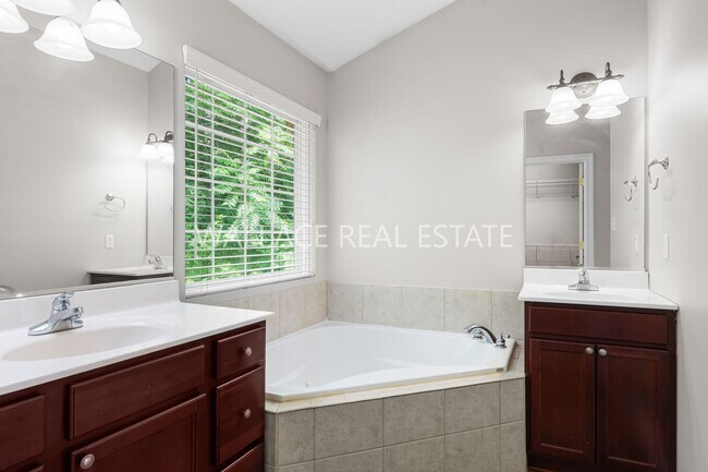 Building Photo - PRICE REDUCTION!!  FARRAGUT: TWO STORY 3 B...