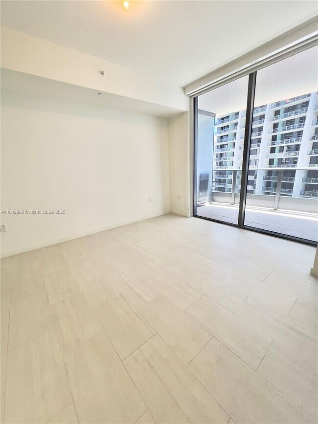 Building Photo - 1000 Brickell Plaza