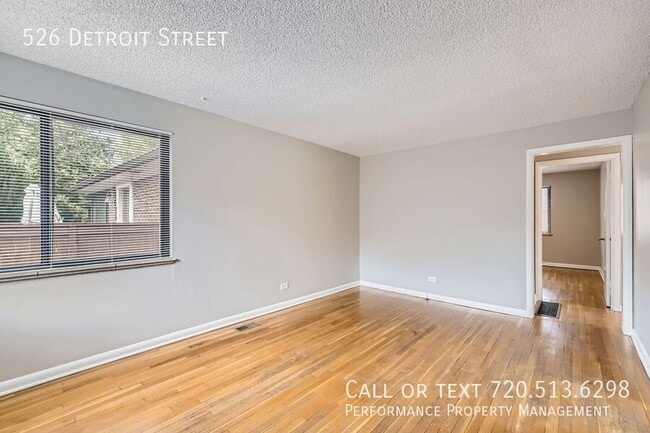Building Photo - 526 Detroit St