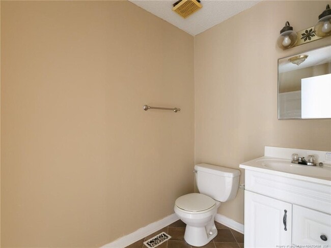 Building Photo - 3249 Glenmore Dr