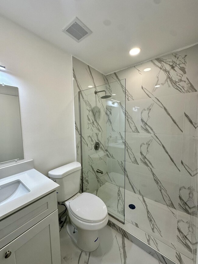 Building Photo - 906 E Tiffany Dr