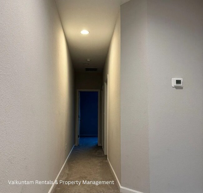 Building Photo - 370 Richmond Dr