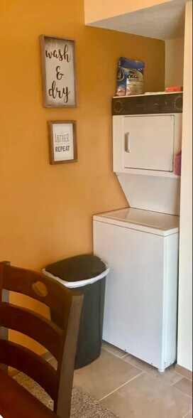 Building Photo - 17 Fall Creek Trail