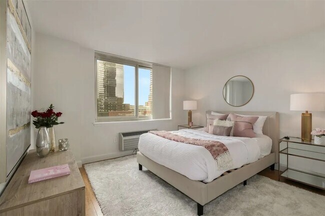 Building Photo - 20 2nd St