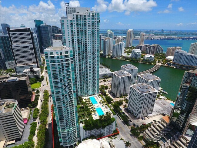 Building Photo - 950 Brickell Bay Dr