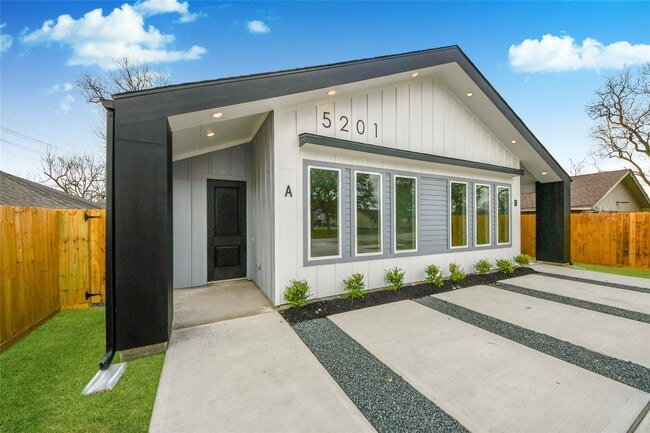 Building Photo - 5201 Fairchild St