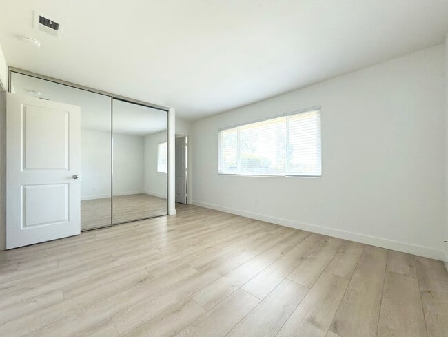 Building Photo - Remodeled Single Level in Cul-de-Sac!