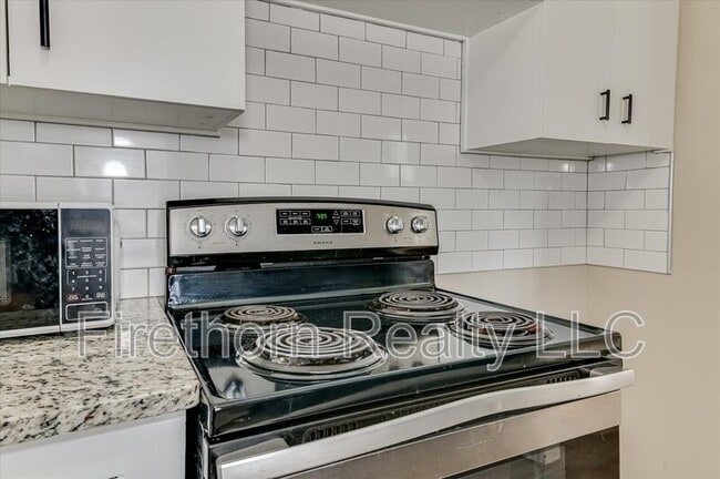 Building Photo - 810 Royalette Ave