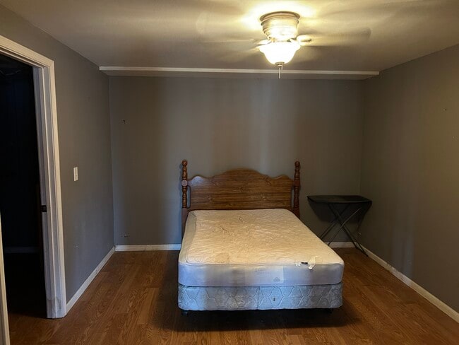 Building Photo - 9869 Silver Dr