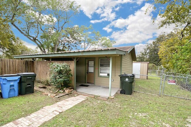 Primary Photo - 517 E Martindale St