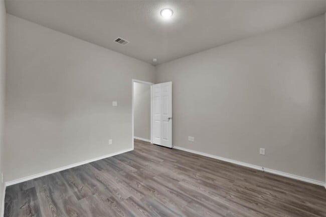Building Photo - 419 E Avenue G