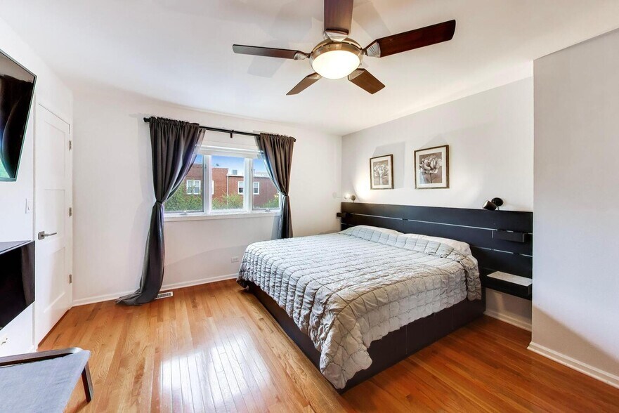 Building Photo - 2810 N Wolcott Ave
