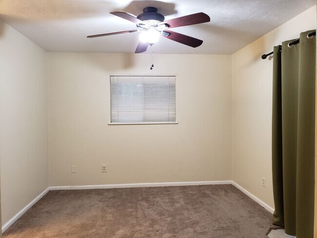 Building Photo - 2 Bedroom for rent January 2026 in NE Tall...