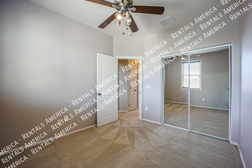 Building Photo - 906 S Annie Ln