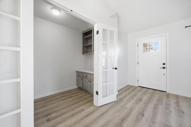 Building Photo - SILVERCREEK BEAUTY !!!