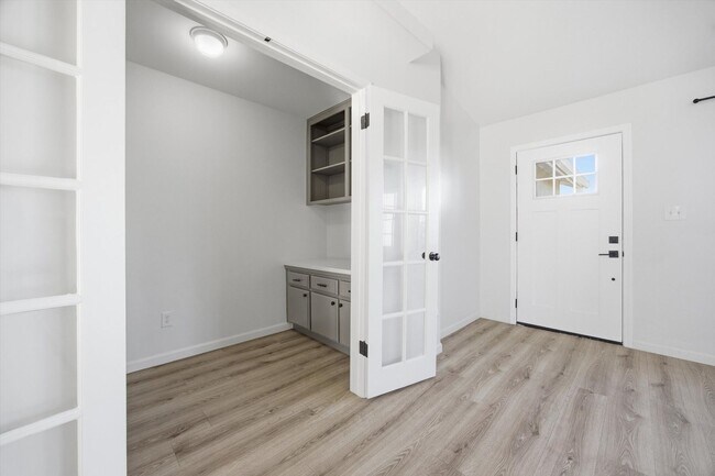 Building Photo - SILVERCREEK BEAUTY !!!  APPLICATION PENDING!!