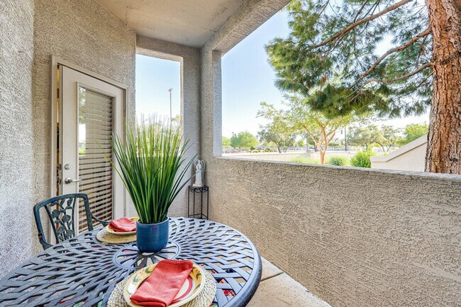 Building Photo - 1941 Pierpont Dr