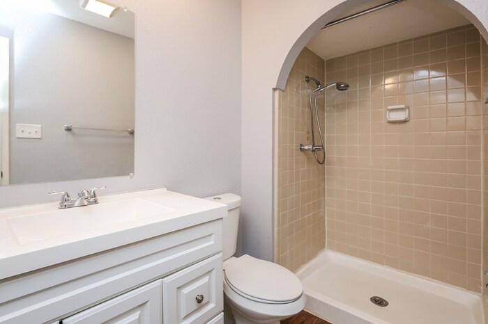 Building Photo - 7439 Oakmore Dr