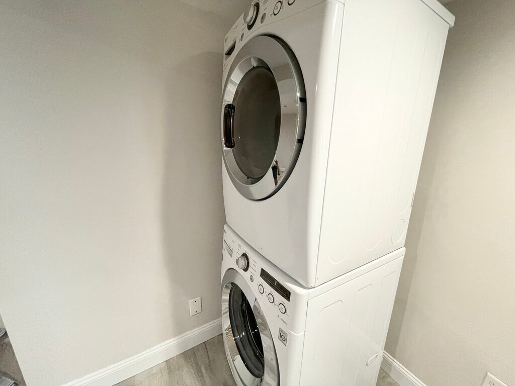 Building Photo - 170 Bolton St