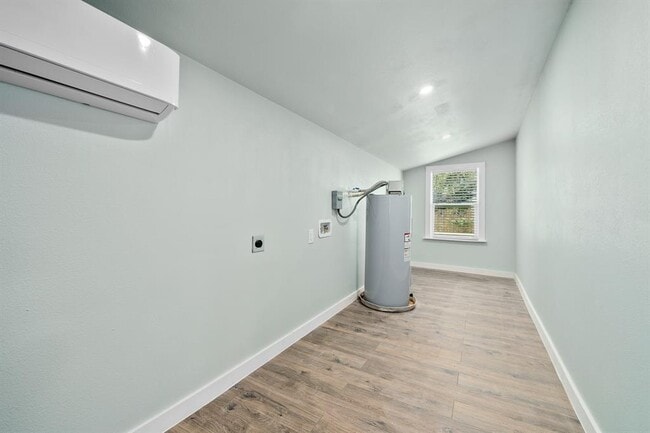 Building Photo - 248 Post Oak Ln